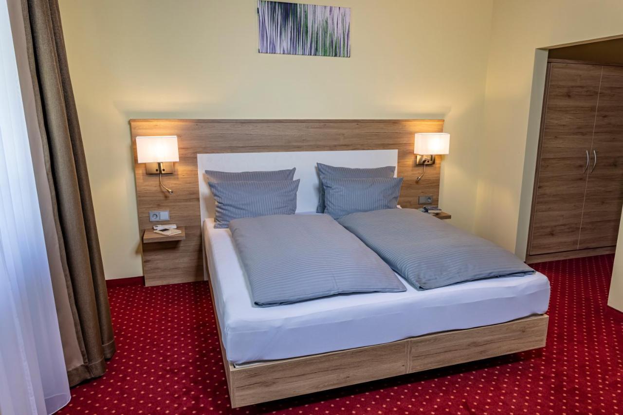 Hotel Konradp Holzkirchen Holzkirchen  Eksteriør billede