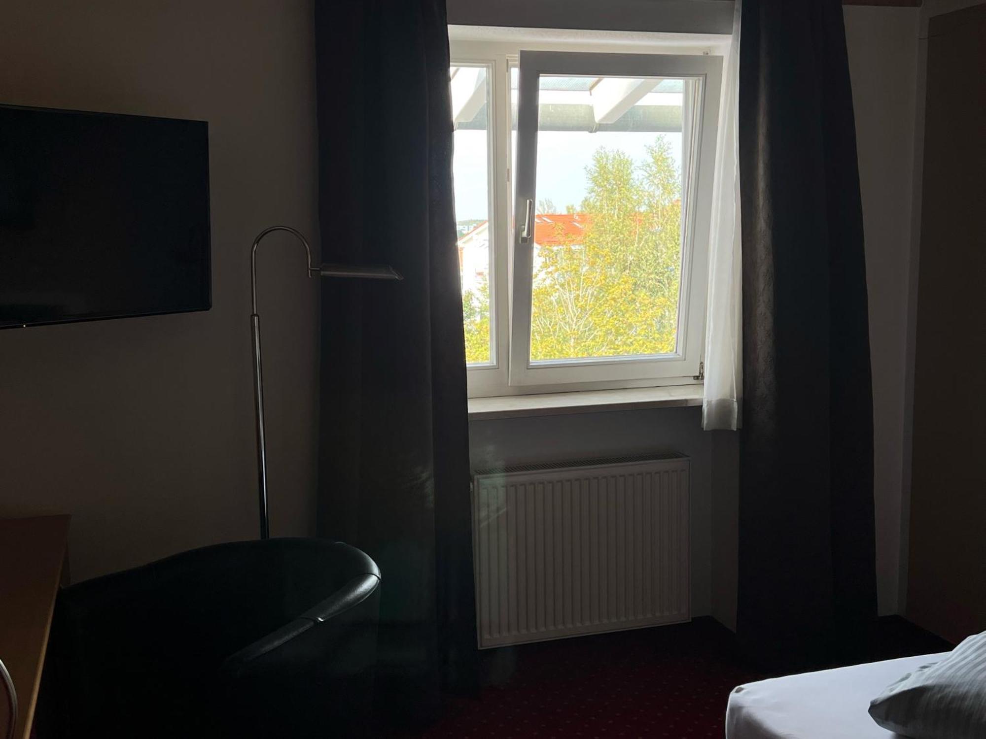 Hotel Konradp Holzkirchen Holzkirchen  Værelse billede